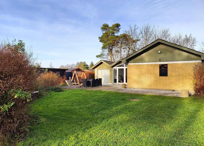4 Star In Ferienhaus Hals
