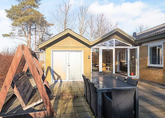 4 Star In Ferienhaus Hals